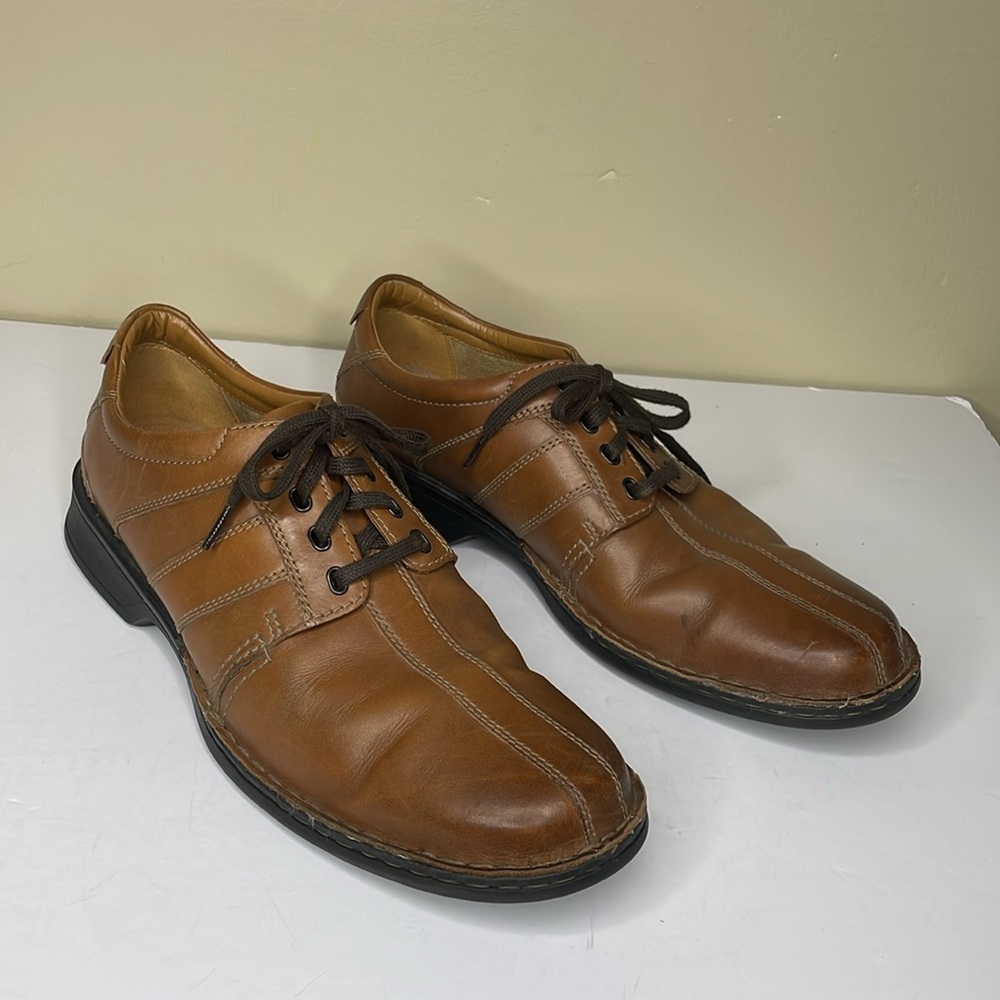 CLARKS Collection Touareg Vibe Oxford Brown Leather Orthrolite Cushioned Insole